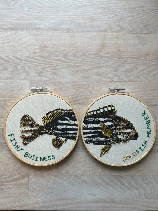 Fishy business - vægbroderi - Mads Dinesen Studio