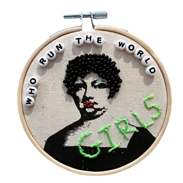 Who run the world girls - vægbroderi - Mads Dinesen Studio